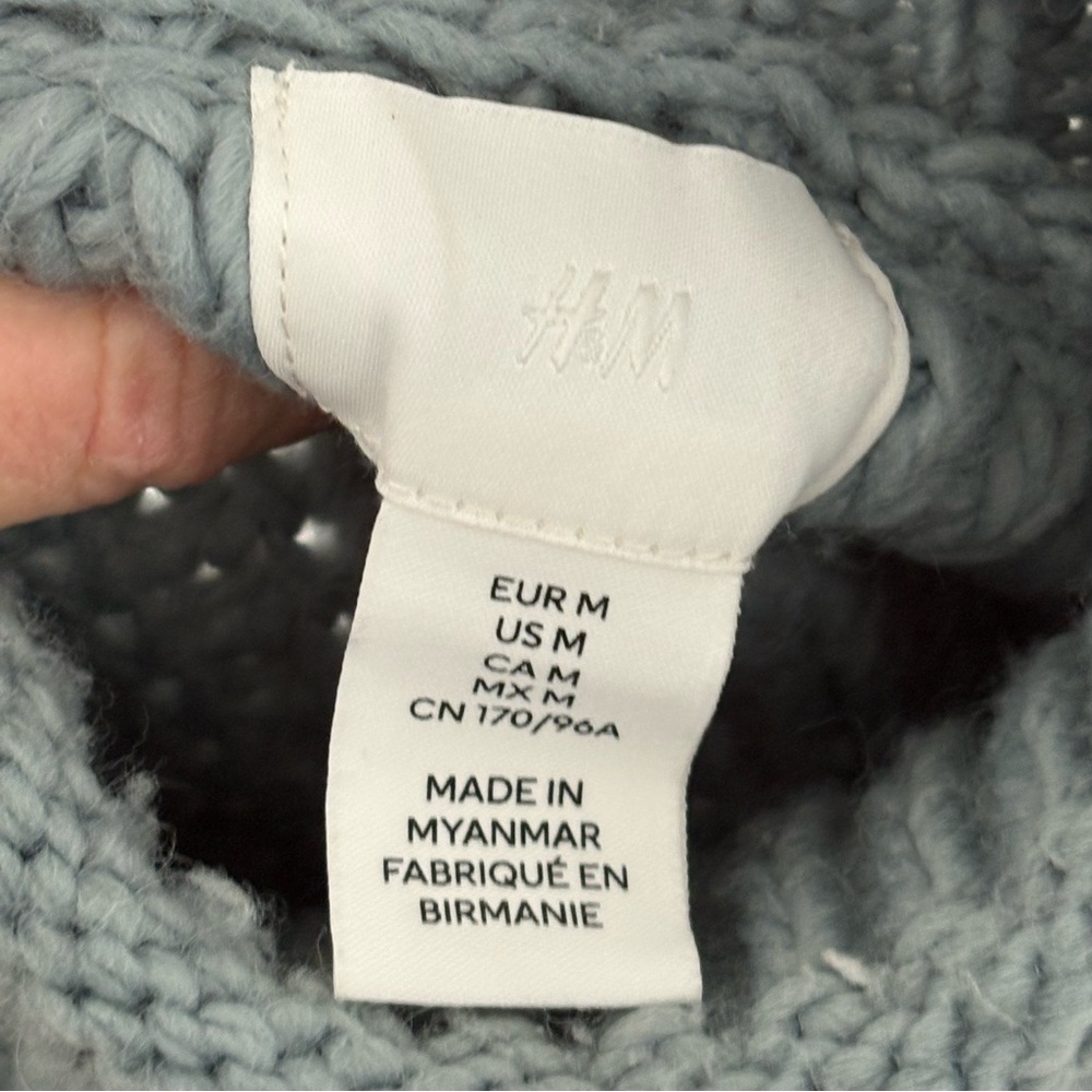 H&M sweater - Picture 2 of 4